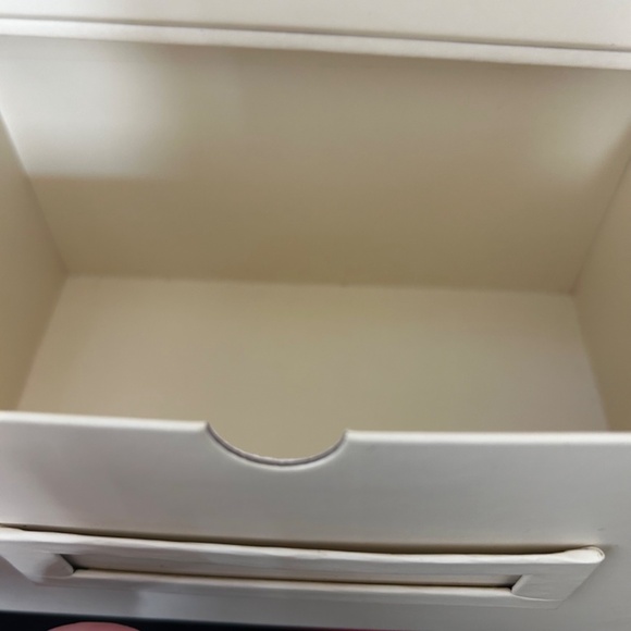 American Girl Doll Red Keepsake Box (RETIRED) - Picture 8 of 14